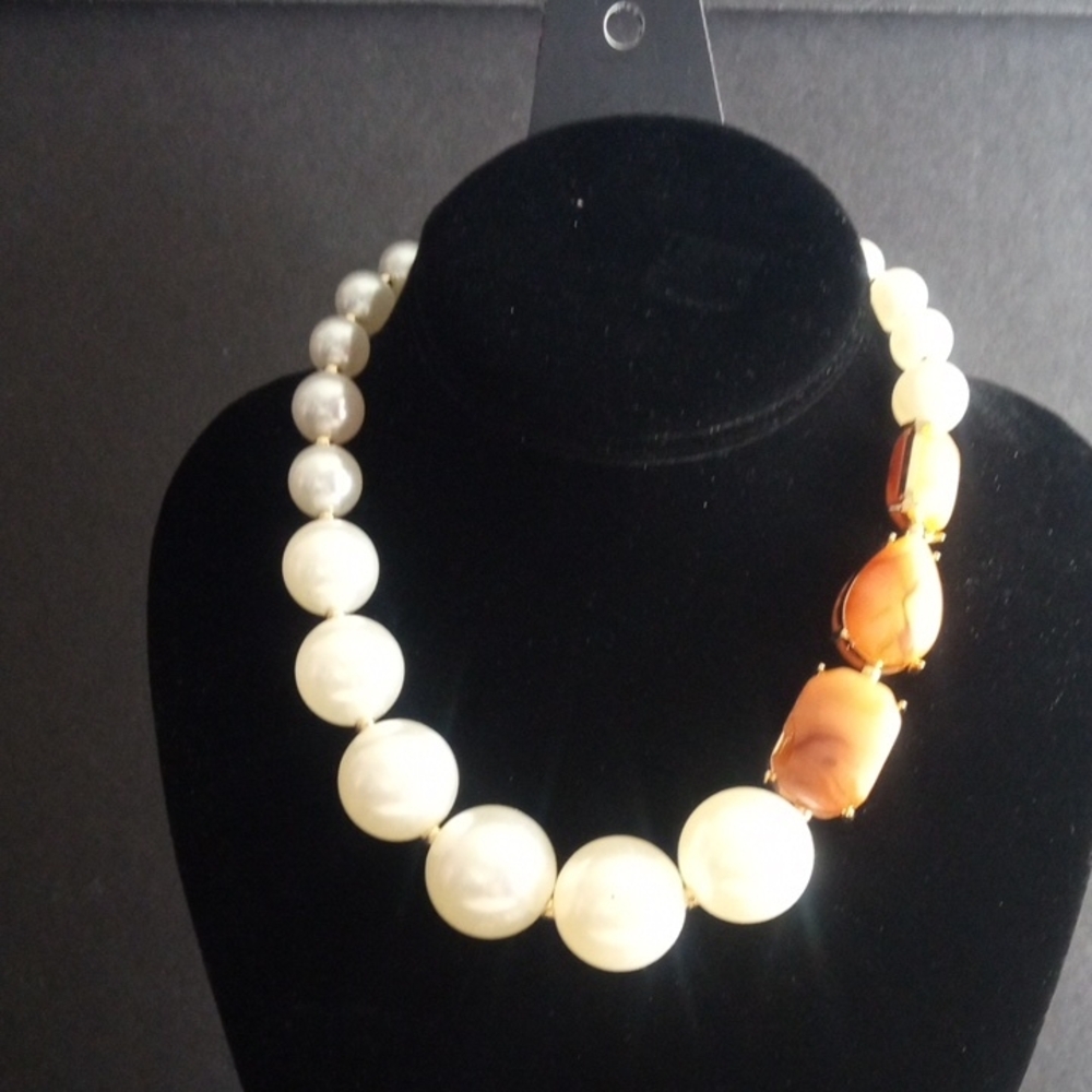 Paparazzi White and Amber Necklace